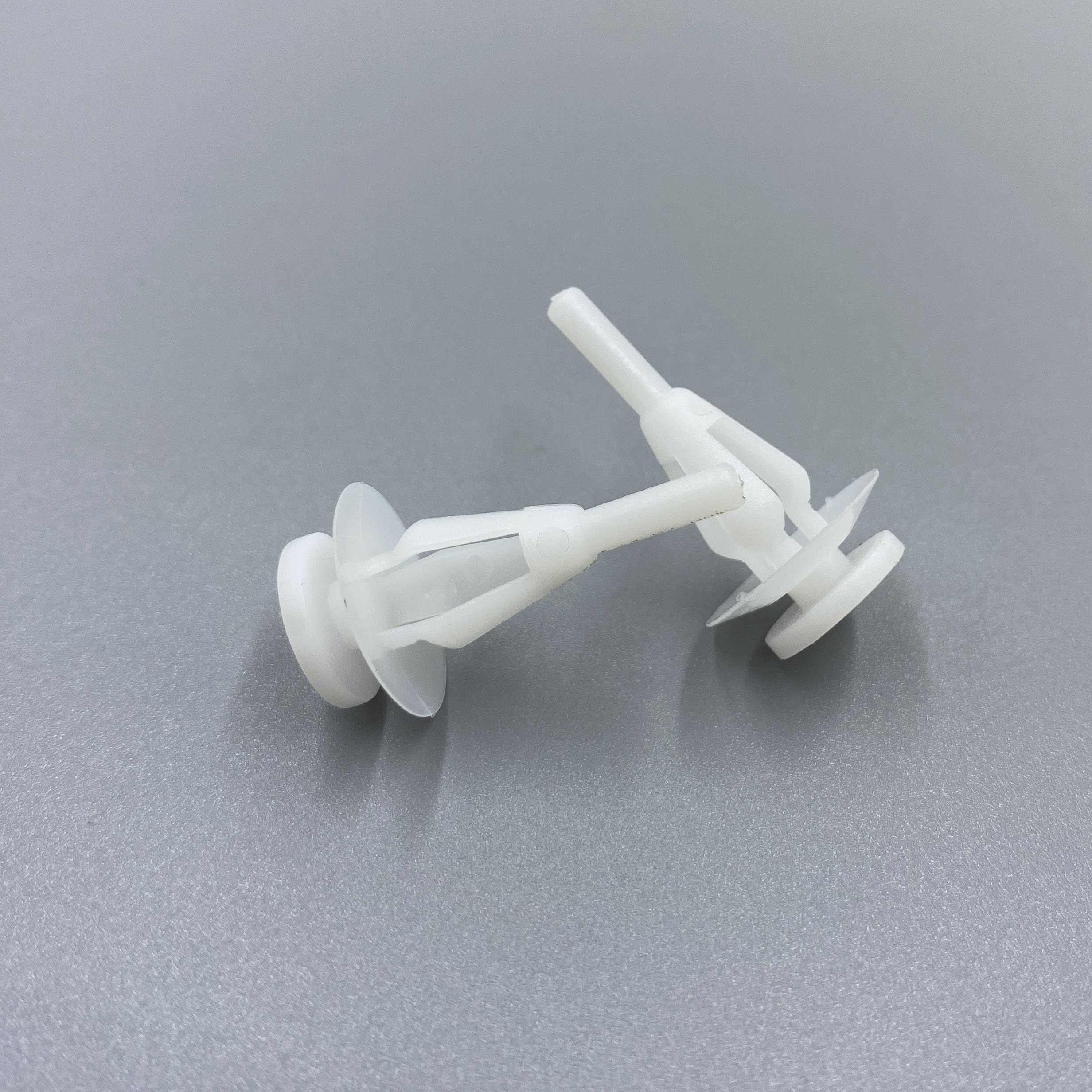 Factory Direct Sales Plastic Screw Rivets Clip Fasteners Universal Auto Door Panel Guard Wheel Eyebrow Buckle Car Clip