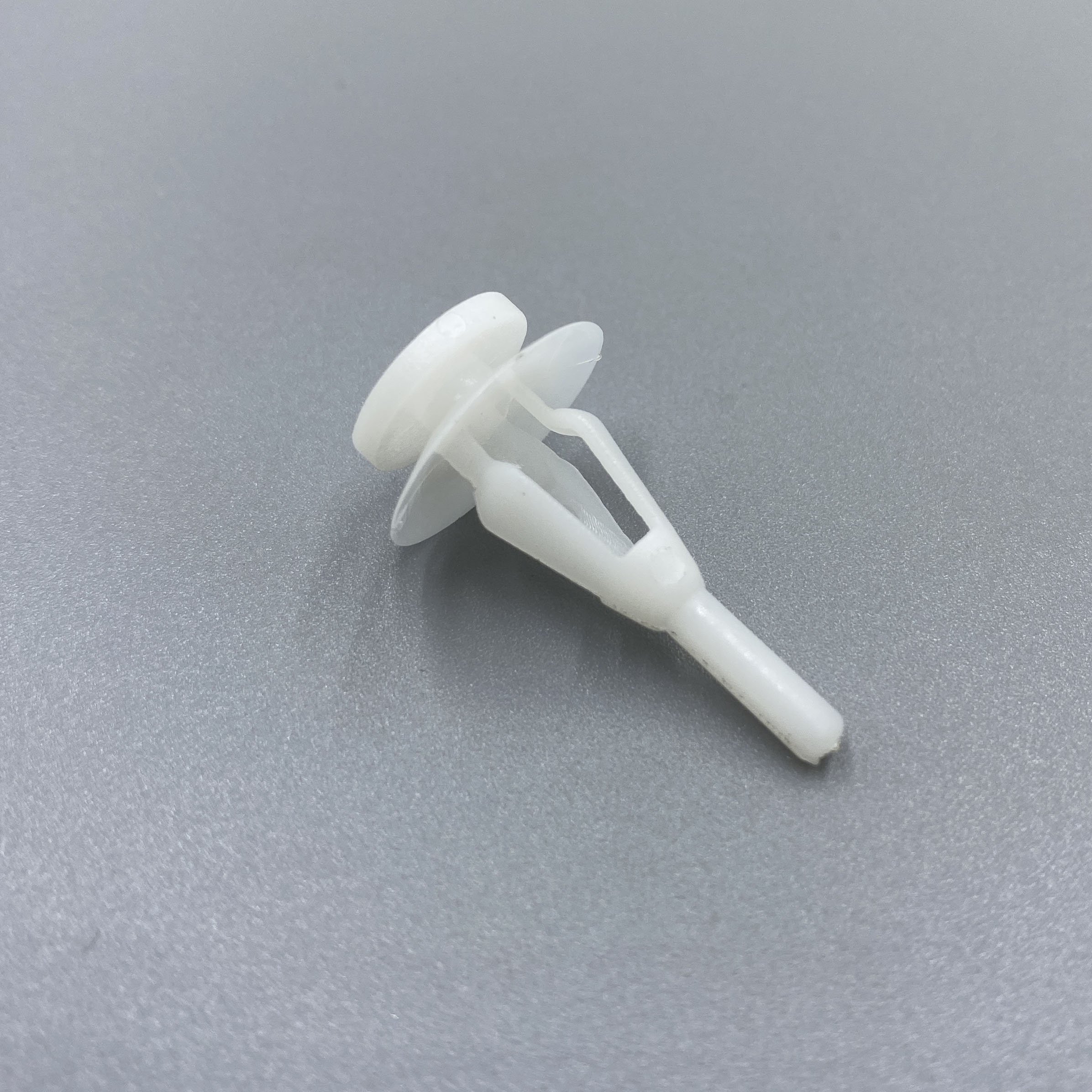 Factory Direct Sales Plastic Screw Rivets Clip Fasteners Universal Auto Door Panel Guard Wheel Eyebrow Buckle Car Clip