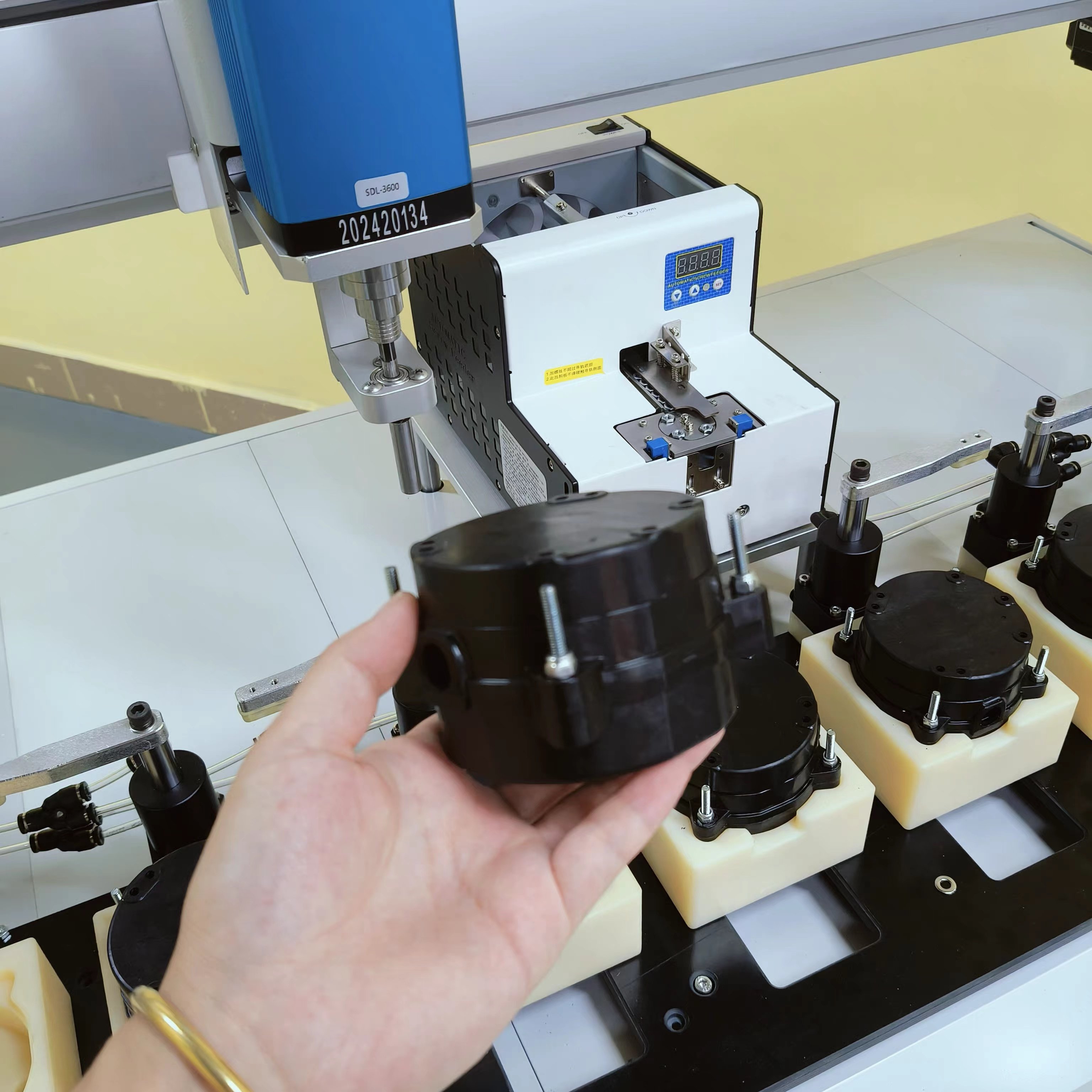 Gantry type screw fitting machine servo motor screwdriver machine with adjustable torque automatic screw bolt assembly machine