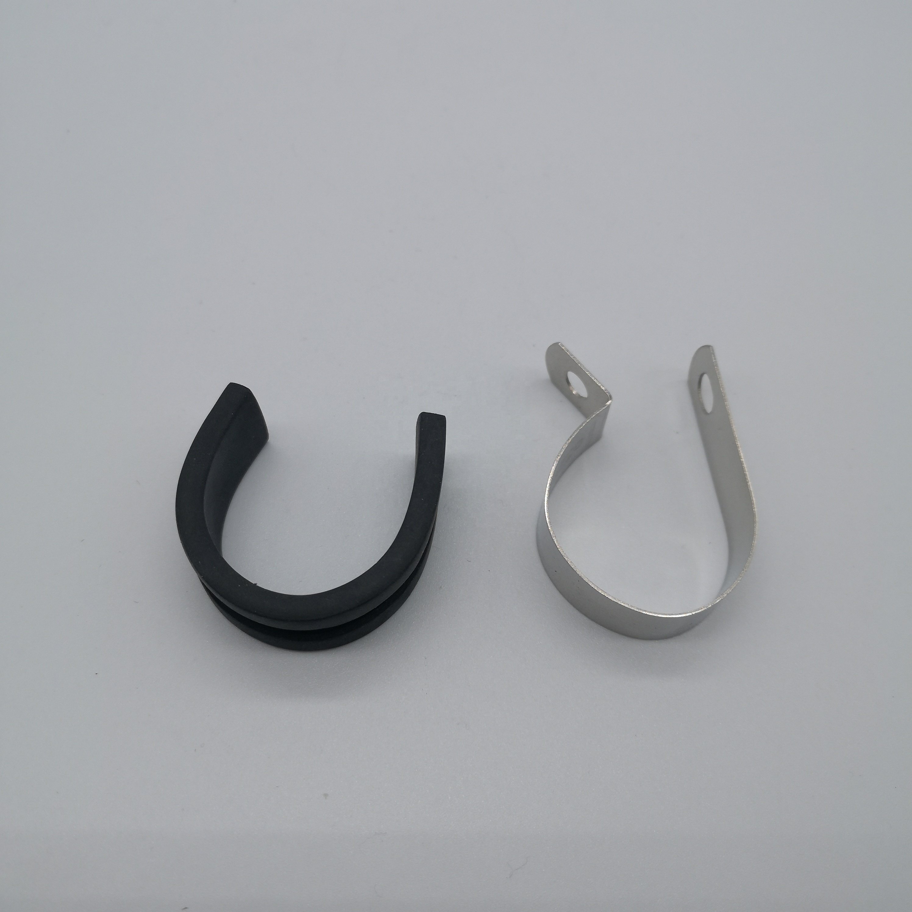 Band 12mm Dia 28mm 304SS P Type Hose Clip Black Conduit Rubber Coated R Clamps