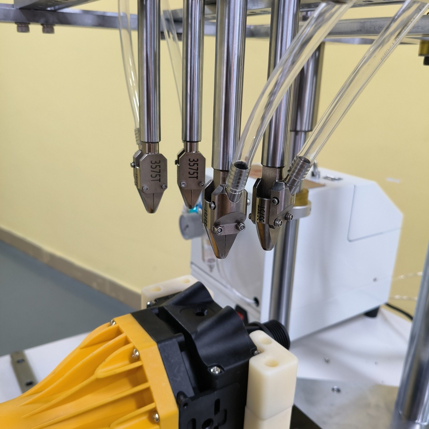 Automatic Multi-axis Screw locking Machine Multi-spindle screw feeding machine for 4 screws auto tightening at the same time