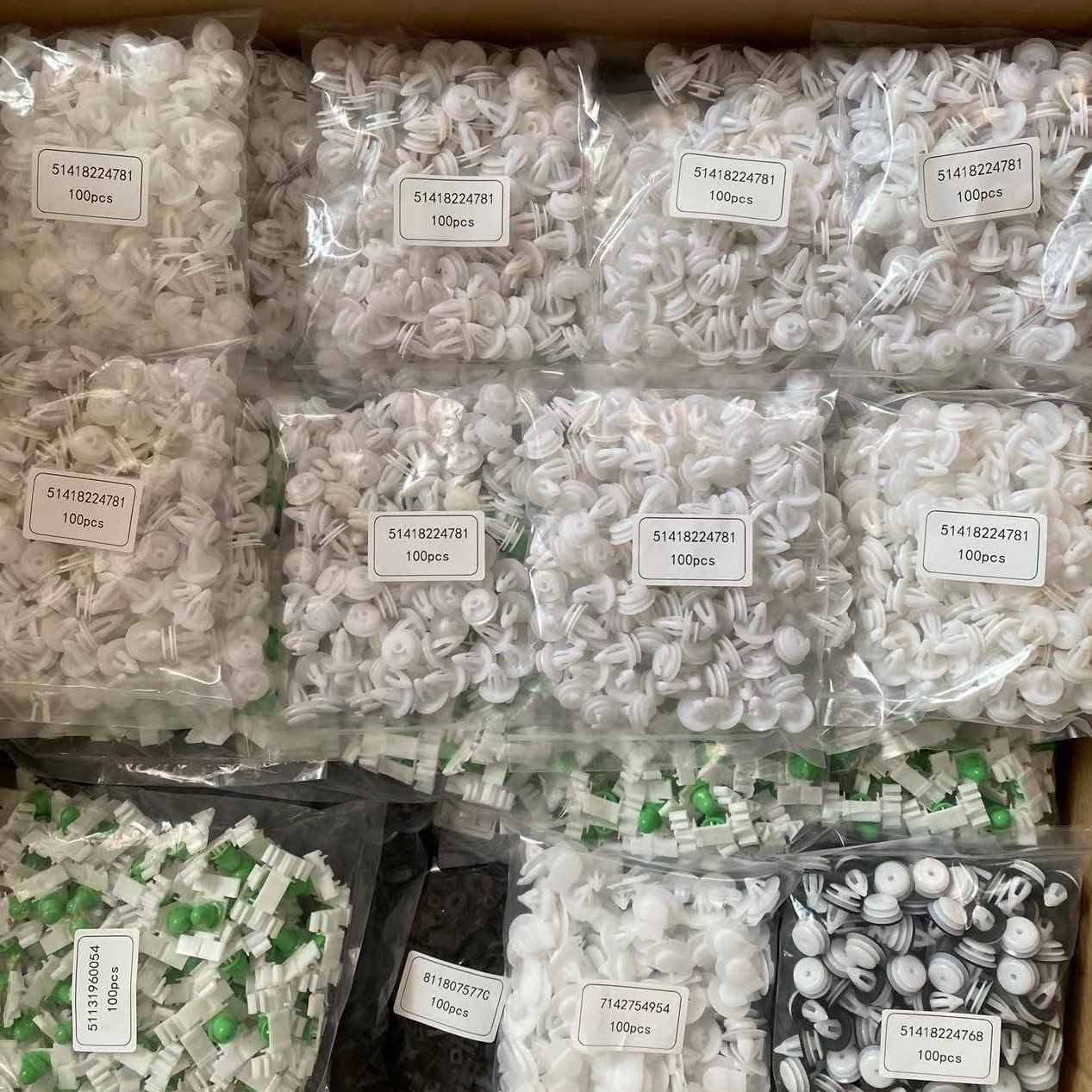Factory Plastic Door Trim Clips Fastener Clips for Car