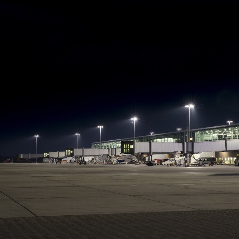 High luminous efficiency 15m-40m high mast pole light high mast lighting tower for airport