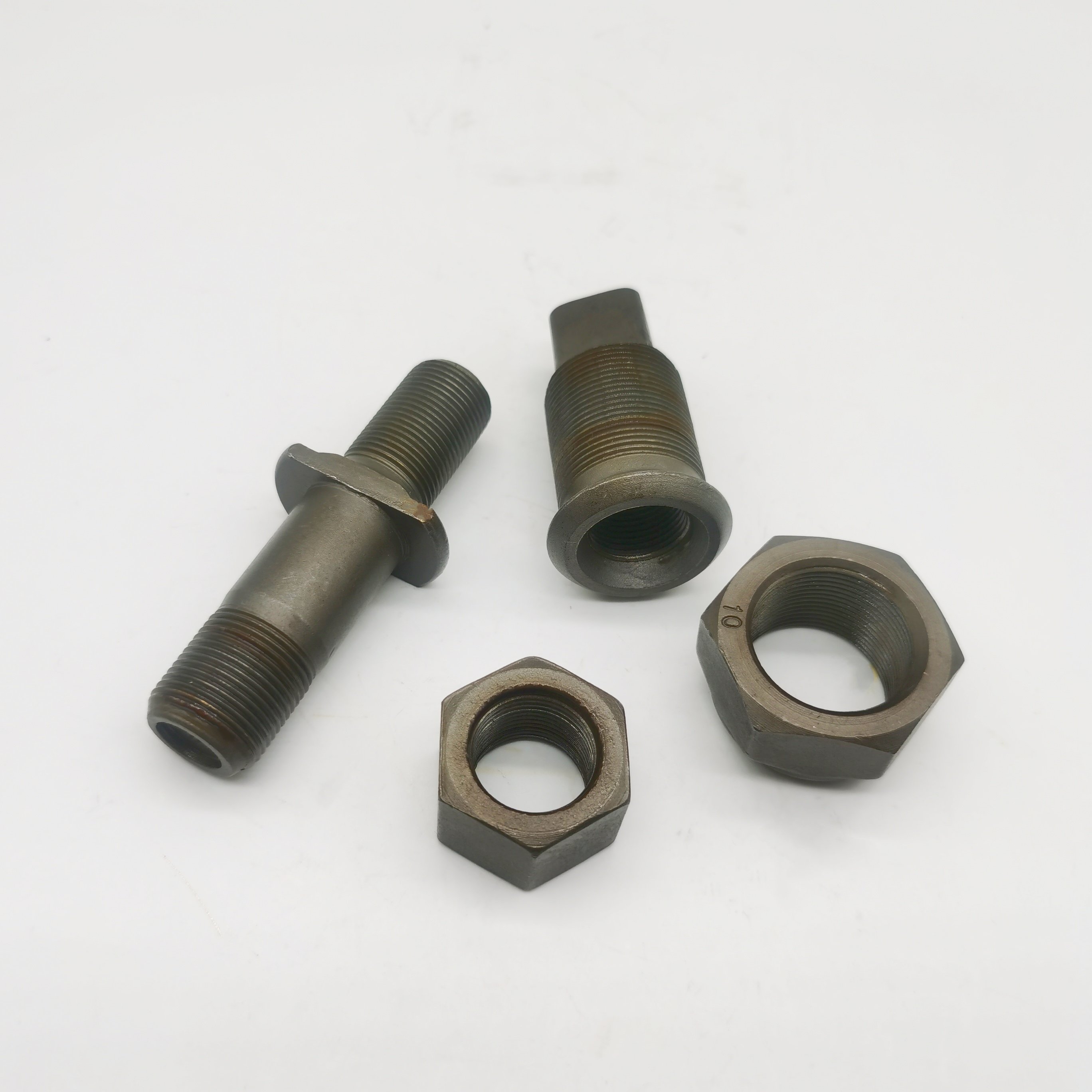 Rear Hoop Wheel Bolt for UD trucks Wheel Stud Hub Screws M20*1.5/M22*1.5*102mm