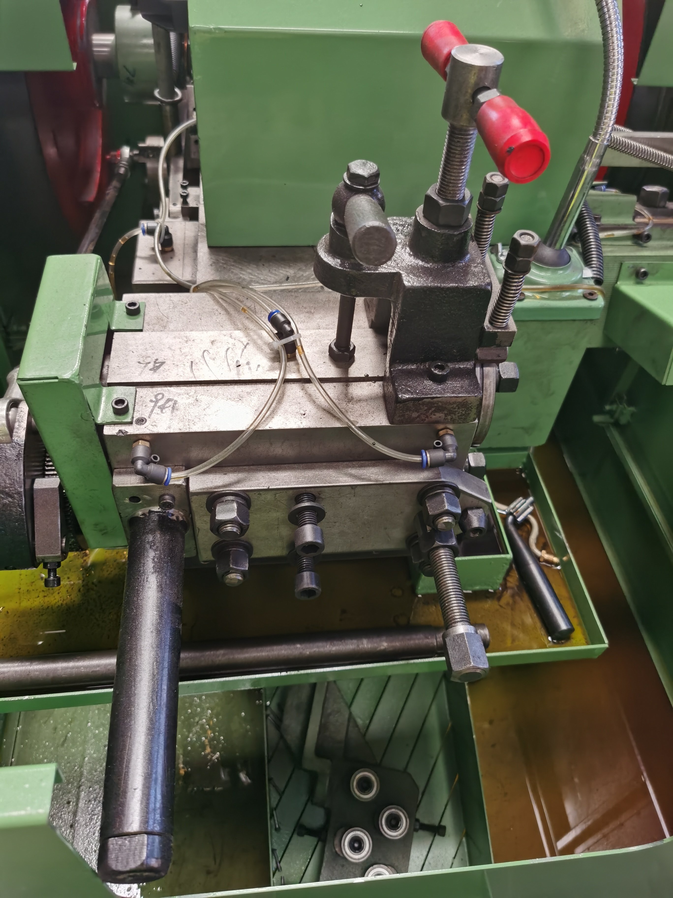 Automatic high speed screw cold heading machines for making screws