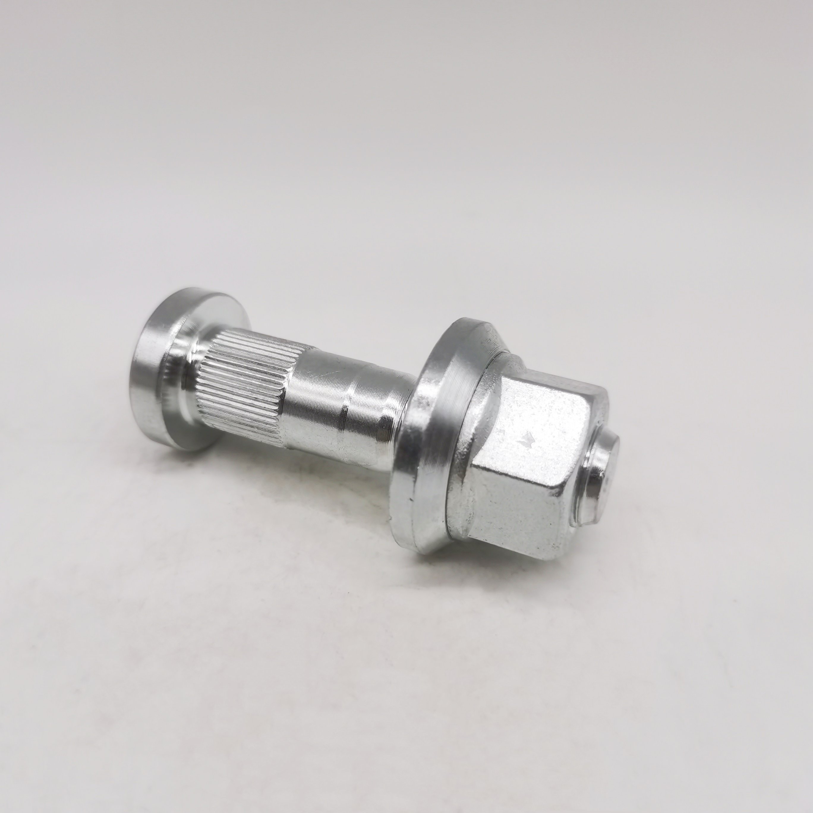 10.9 Hyundai HD78 Truck Front Axle Wheel Stud Hub Bolt M18.1.5*75mm