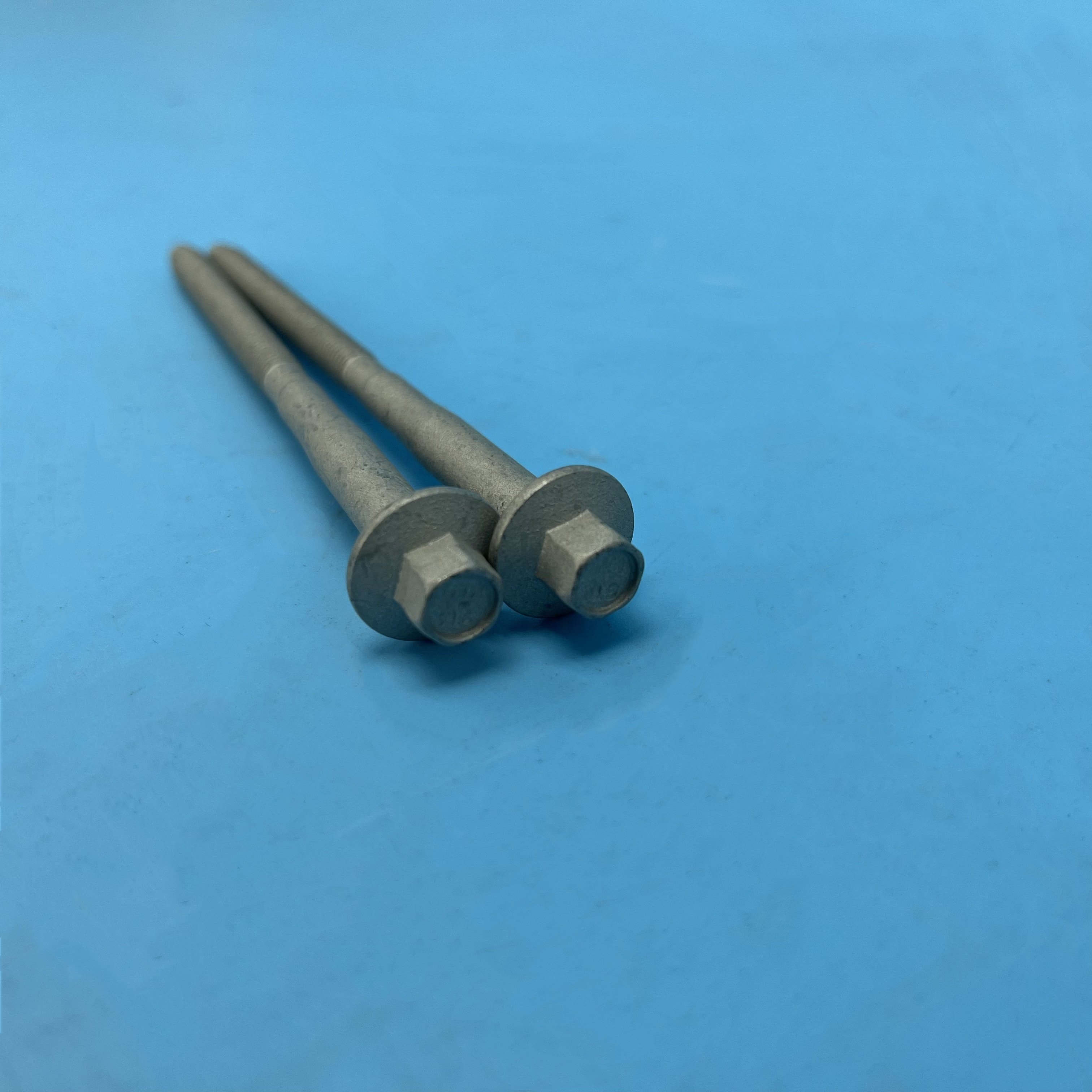 8C1Q 9T506 AA Good Quality Fuel Injector Fastening Bolt for Ford V348 2.4L