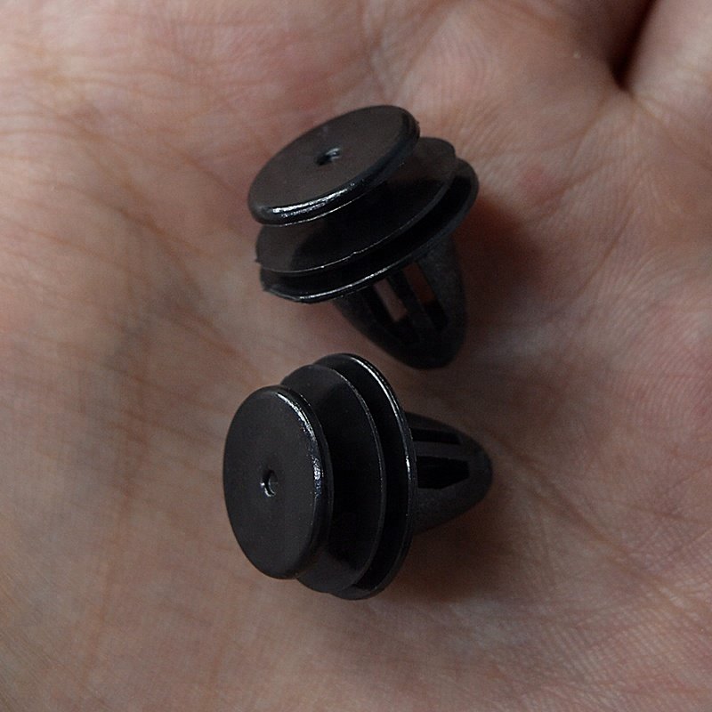 D21 Auto Parts Clips Plastic Fasteners for Car