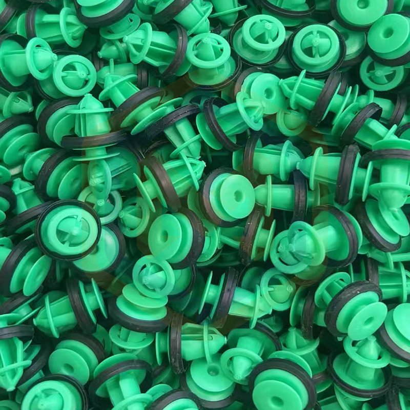 Auto plastic clip fastener for cars