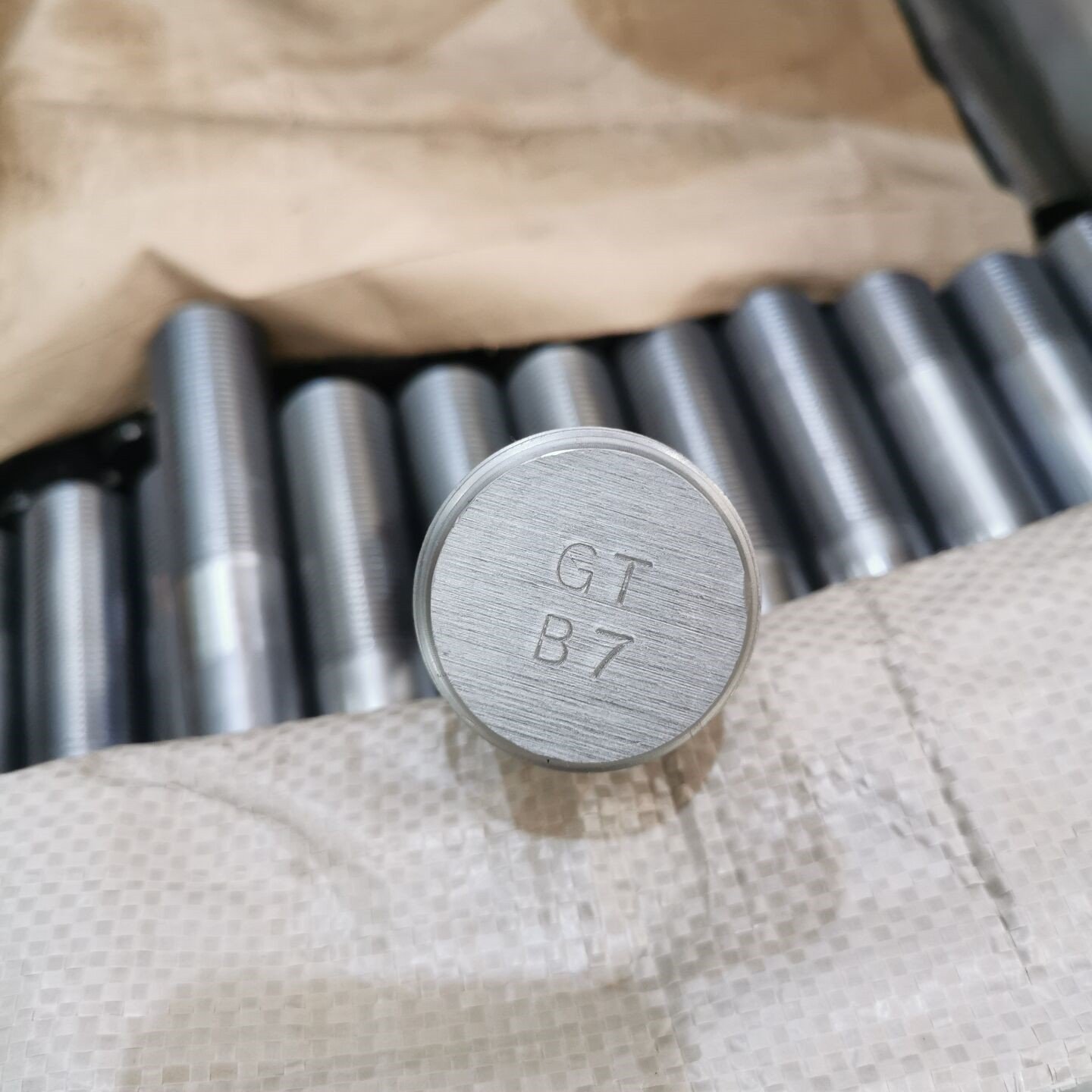 High Quality Fasteners SAE 4340 L43 A193 B7 B7M Stud Bolt Zinc Nickel Plated 4140