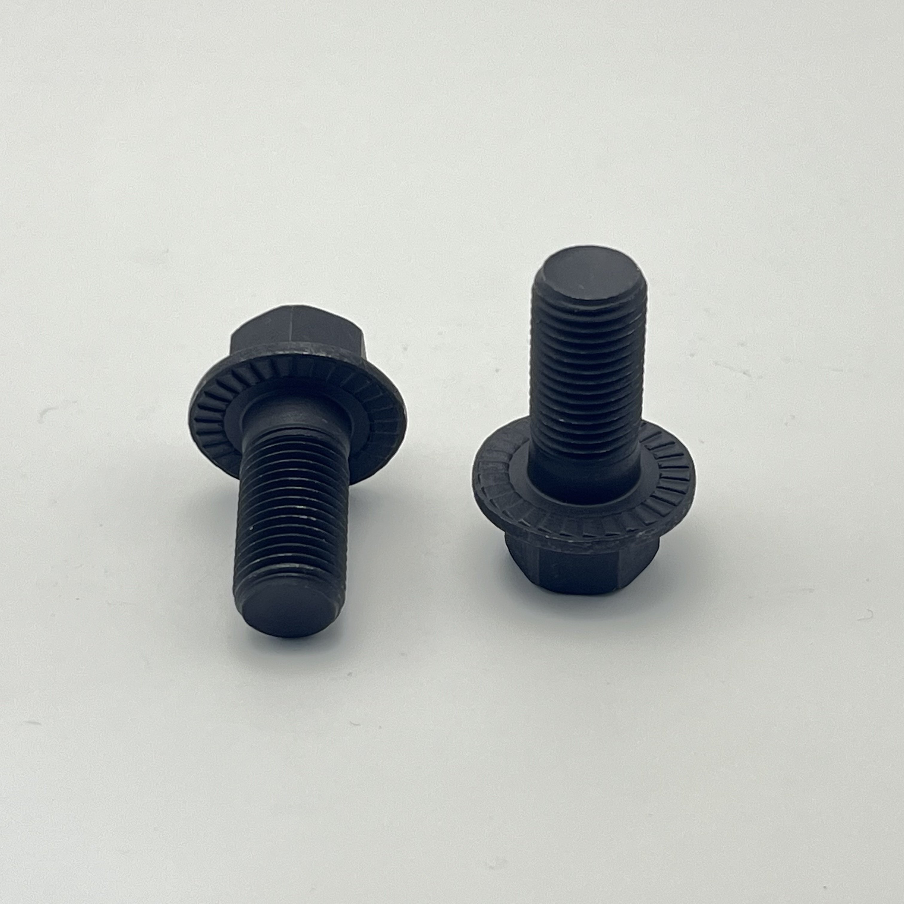 High Tensile Carbon Steel DIN6921 M8 M10 M12 Fastener Black Bolt Nut Hex serrated flange bolt