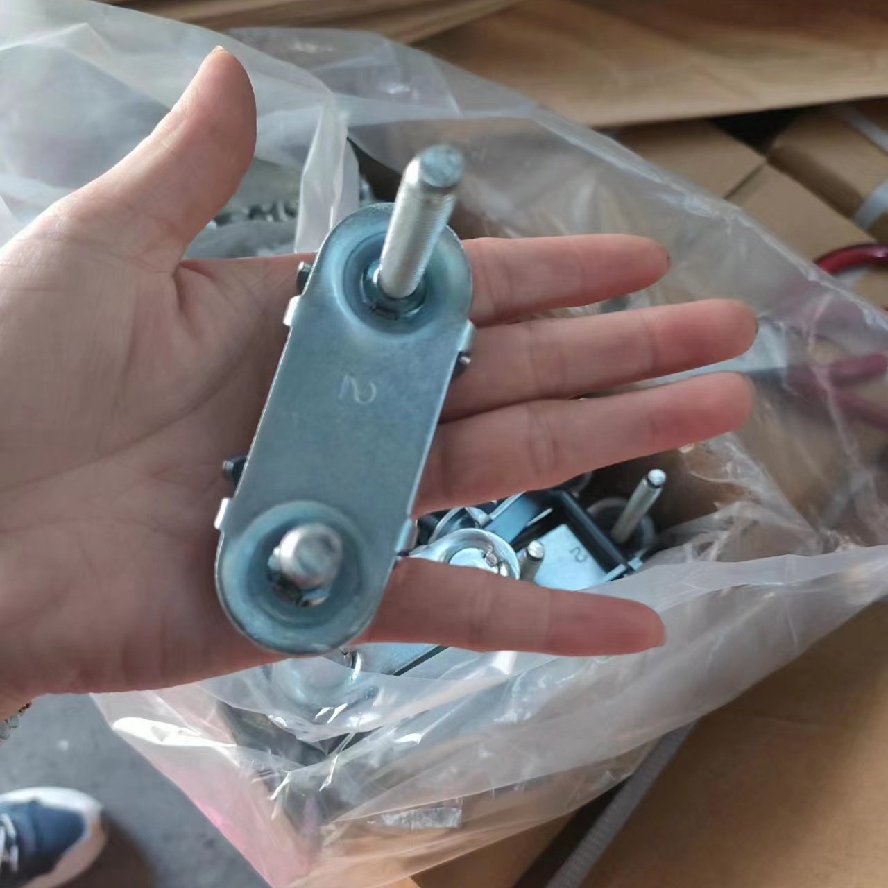 Steel And Galvanized Carbon Fastener For Conveyor Belts Elevator Bolts With Screw Type Zinc Plated Finish Packaged In Cartons