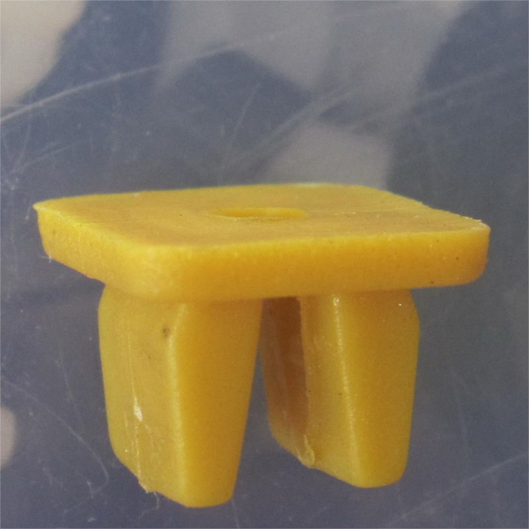 Yellow Plastic Clip, Car Modification Lamp Clip, Lamp Clip Clip Holder, and Other Car Accessories YT0396