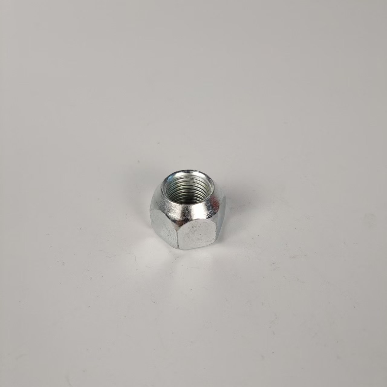 Hexagon taper auto nut Tire lock nut Cone wheel hub nut