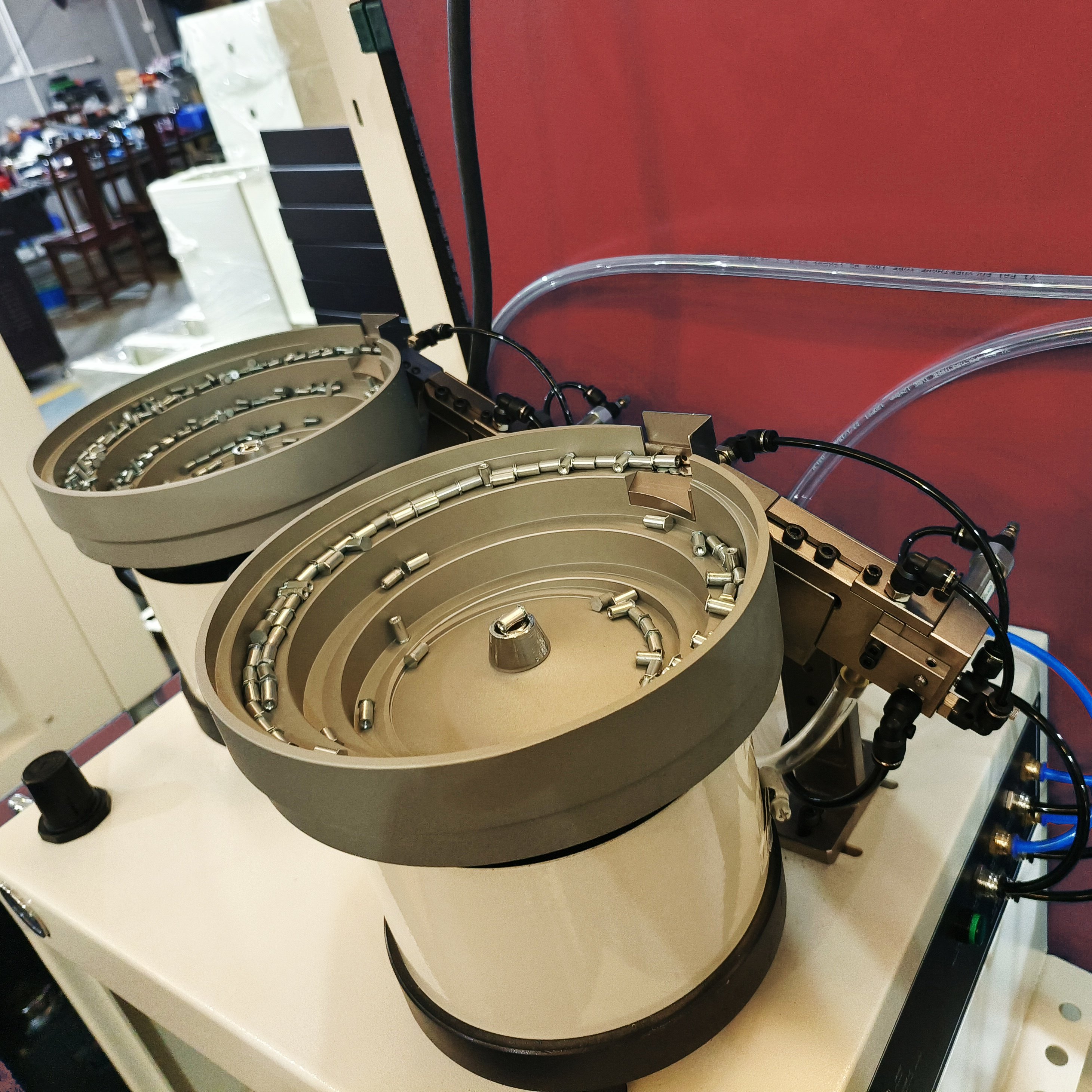 Auto Feeding Riveting Machine Hydraulic PEM Nuts Automatic Riveting Machine