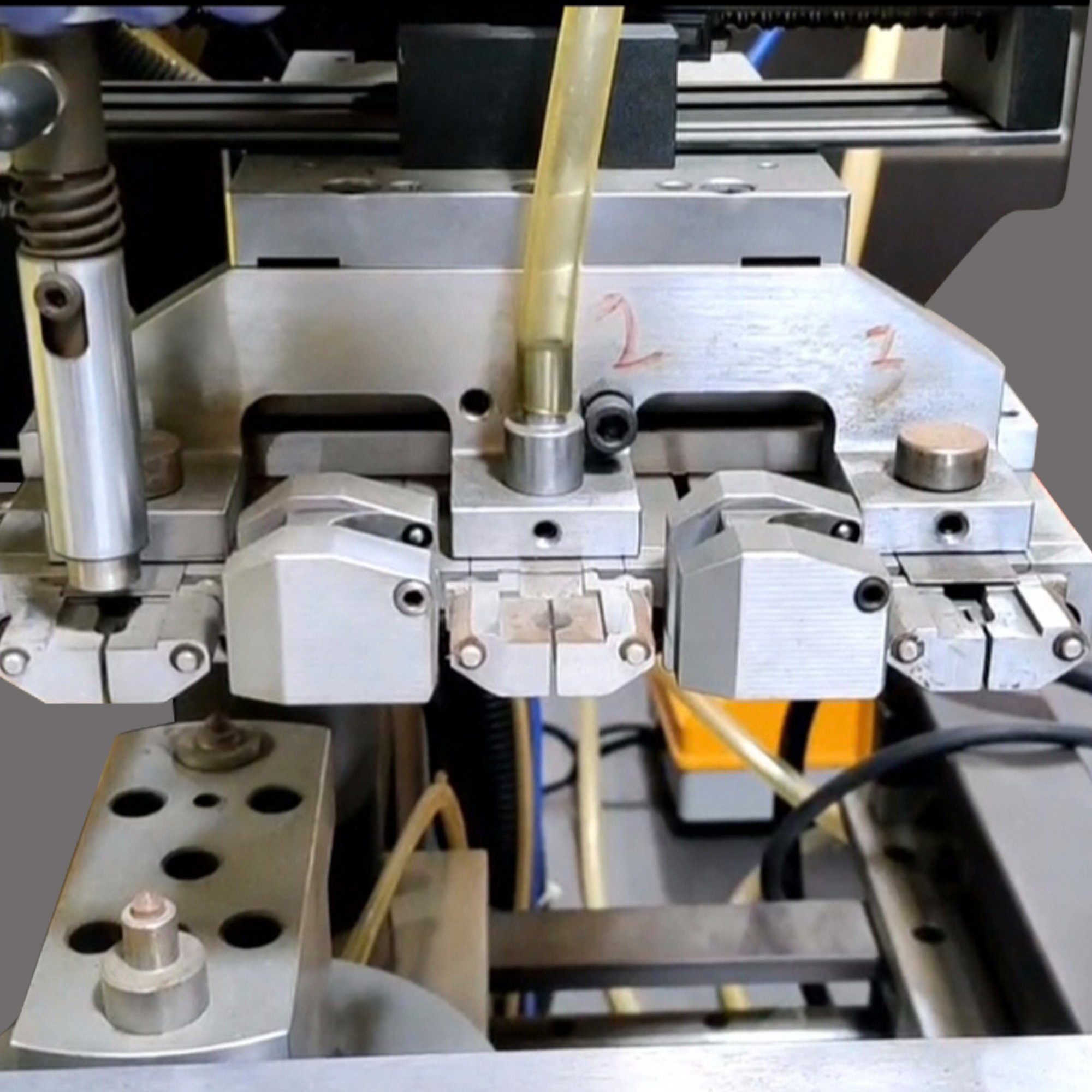 Auto Feeding Riveting Machine Hydraulic PEM Nuts Automatic Riveting Machine