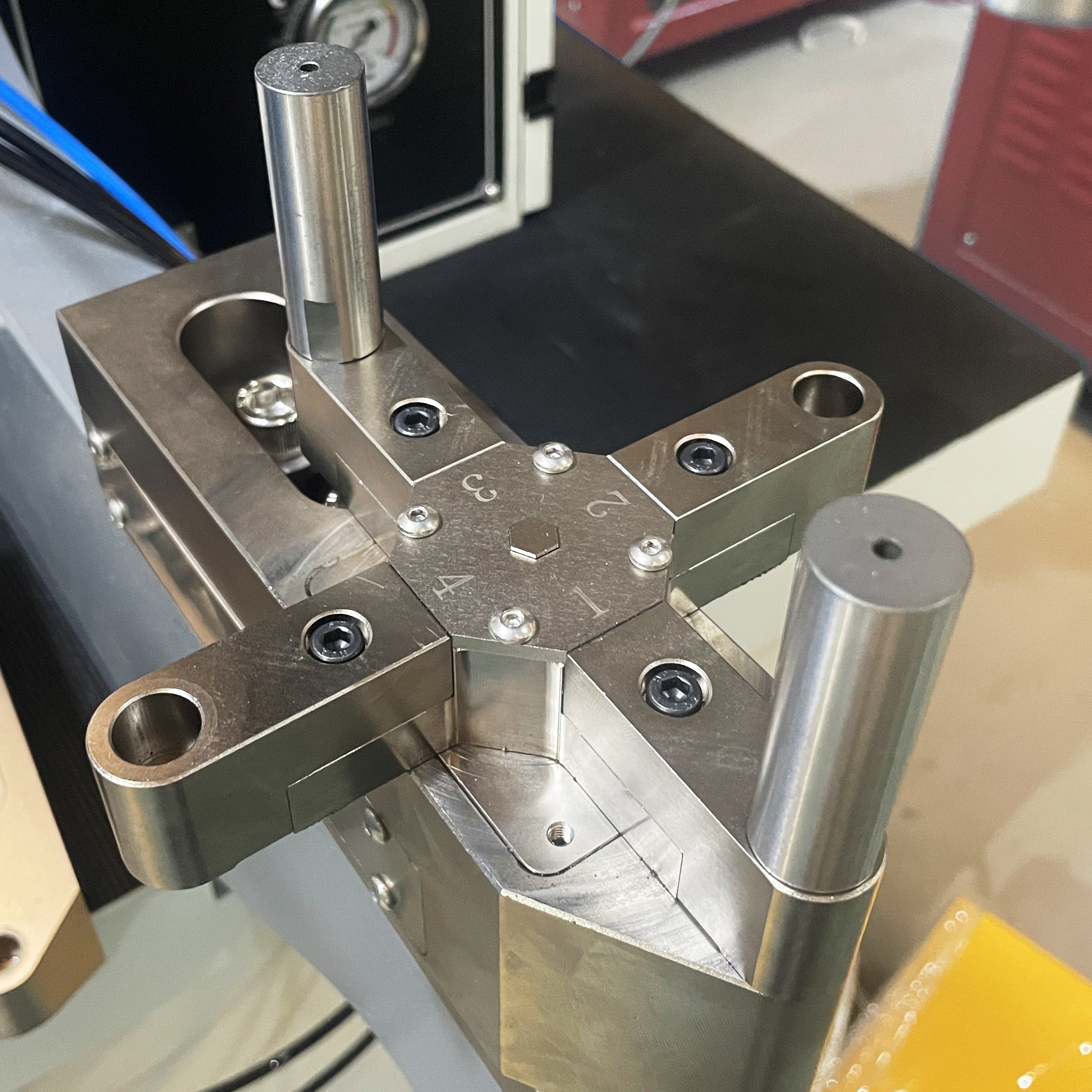 Auto Feeding Riveting Machine Hydraulic PEM Nuts Automatic Riveting Machine