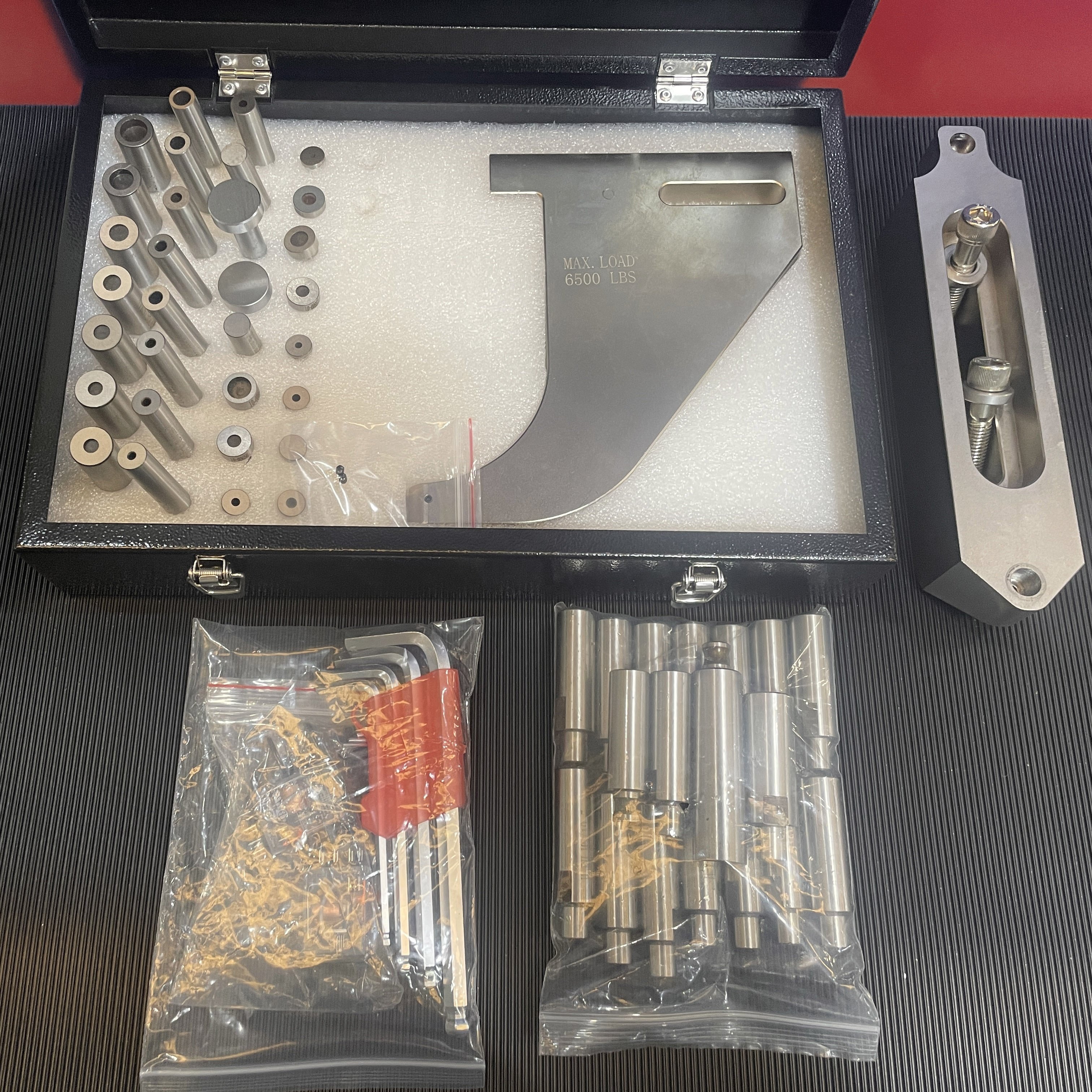Auto Feeding Riveting Machine Hydraulic PEM Nuts Automatic Riveting Machine