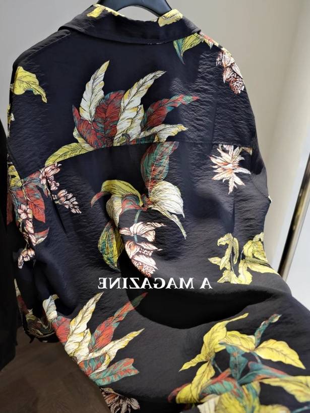 Withdraw the leak from the cabinet ~ mysterious romantic hand -painted print texture silk fabric fashionable, lazy and loose shirt