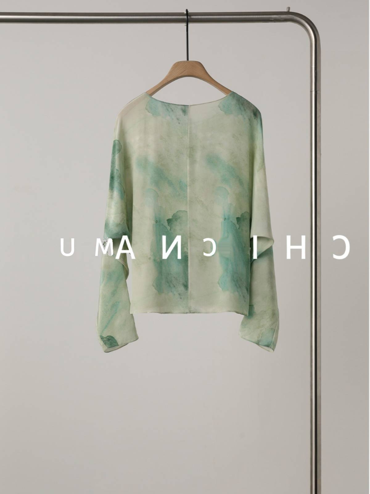 Counter withdrawn from the tail single big -name women's silk ink printing and dyeing loose niche niche sleeve cardigan shirt