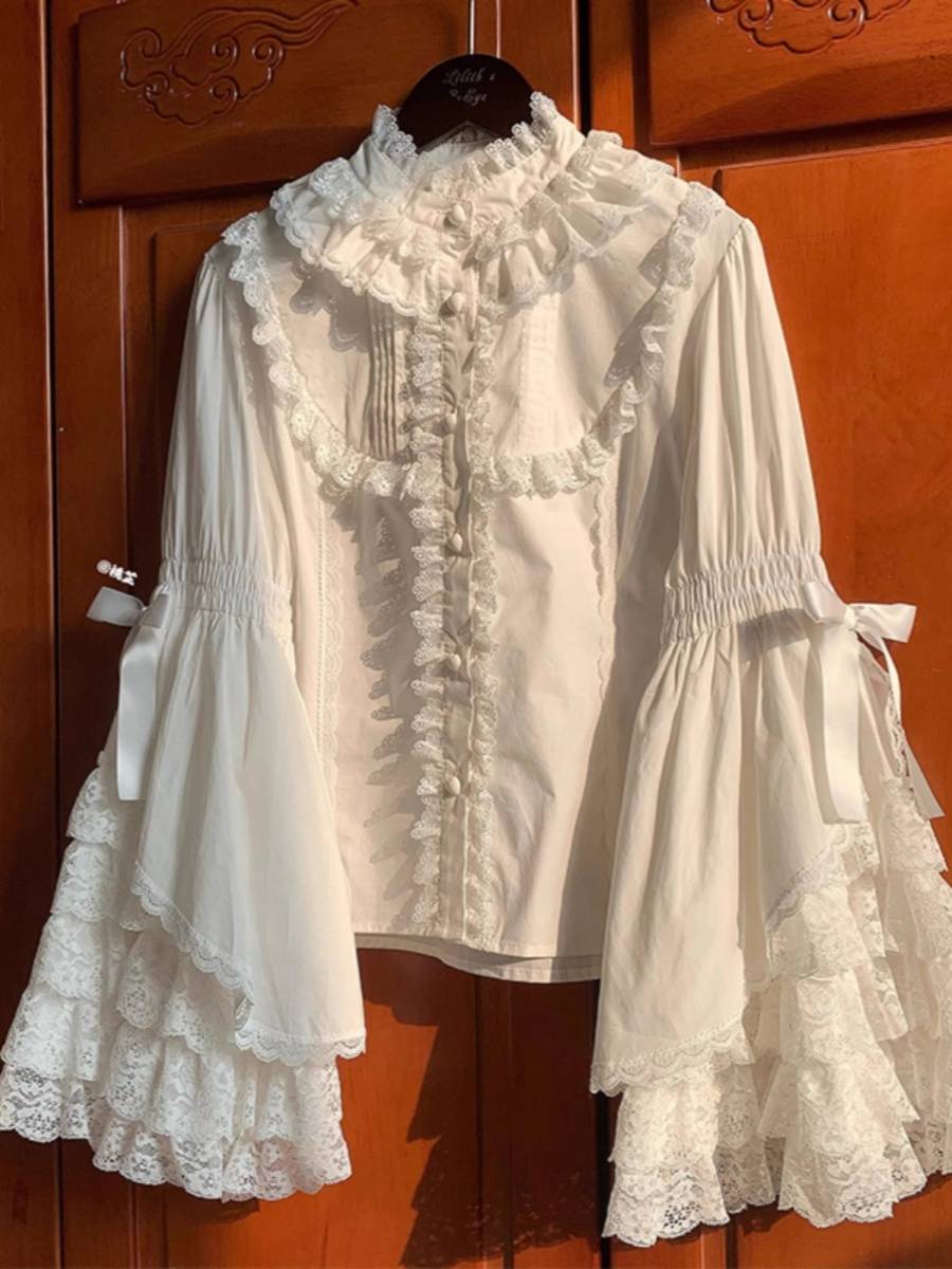 Big name discount clearance leakage retro white lace horn sleeve shirt female niche unique beauty top