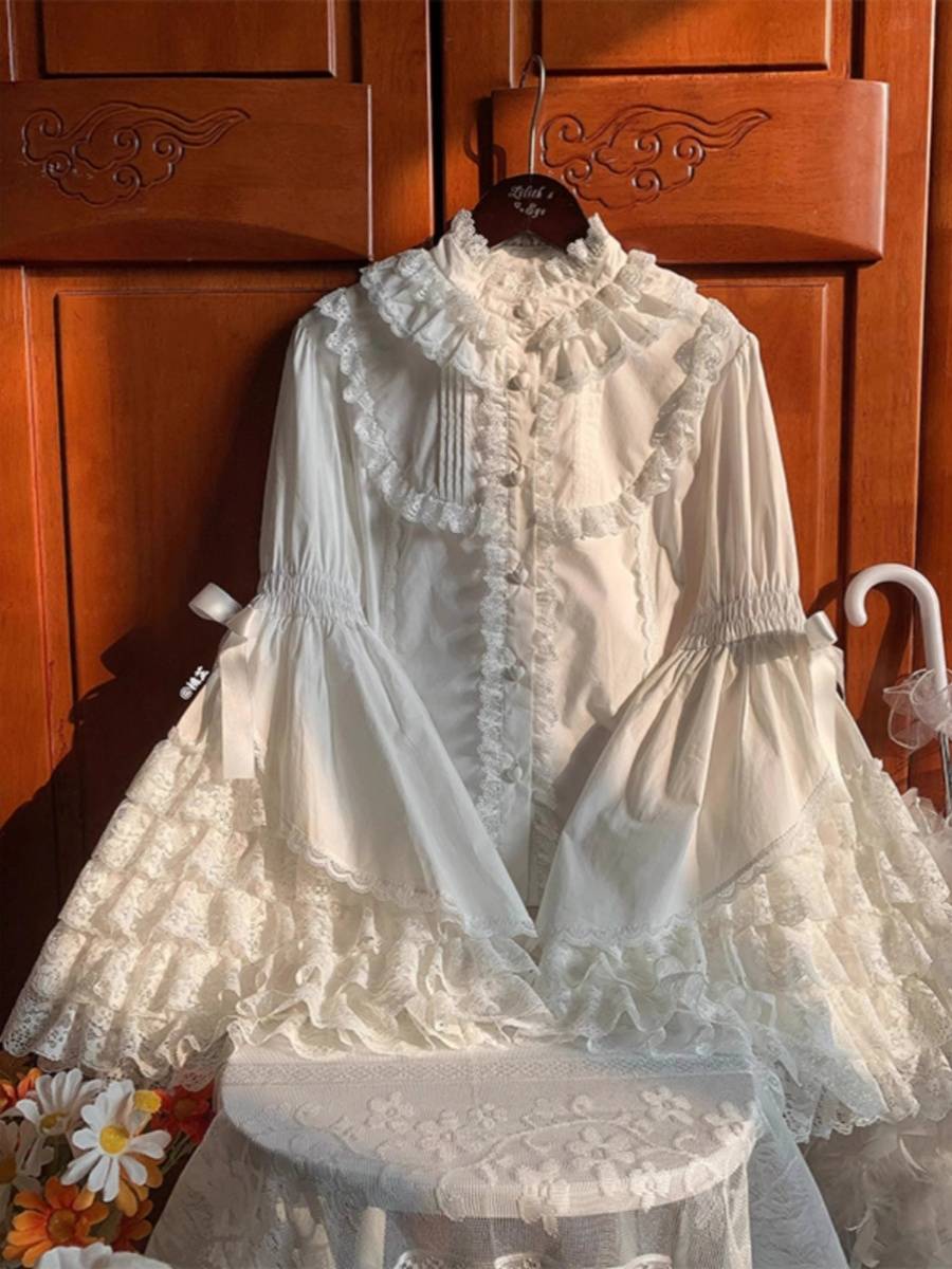 Big name discount clearance leakage retro white lace horn sleeve shirt female niche unique beauty top