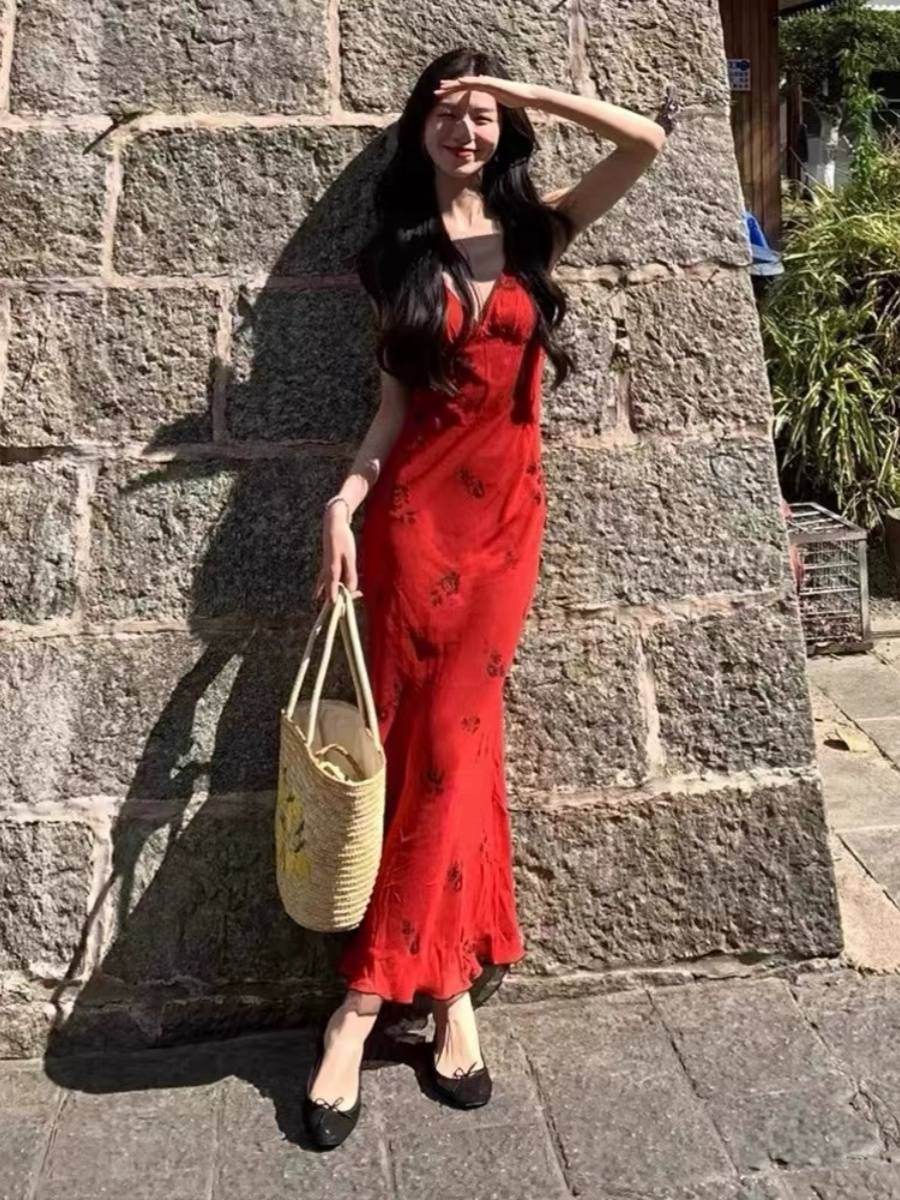 Fall in love with rose -like red ~ Domi Brahma French silk printed dress long skirt sexy V -neck repair dress