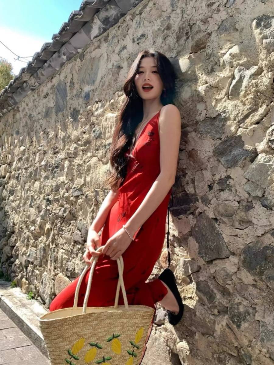 Fall in love with rose -like red ~ Domi Brahma French silk printed dress long skirt sexy V -neck repair dress