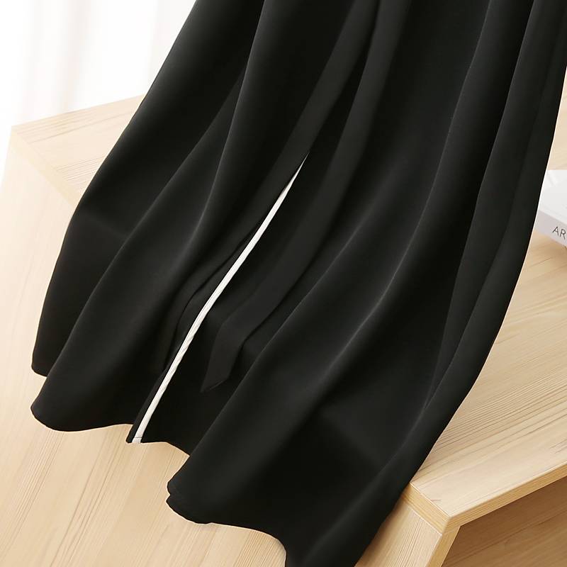 And Jane Black and White color Hepburn style!Heavy mulberry silk high -end real silk round neck slim dress summer