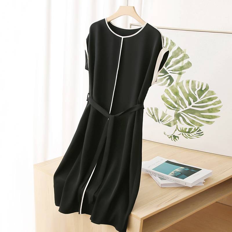 And Jane Black and White color Hepburn style!Heavy mulberry silk high -end real silk round neck slim dress summer