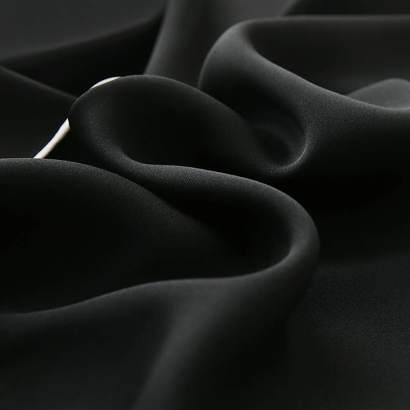 And Jane Black and White color Hepburn style!Heavy mulberry silk high -end real silk round neck slim dress summer