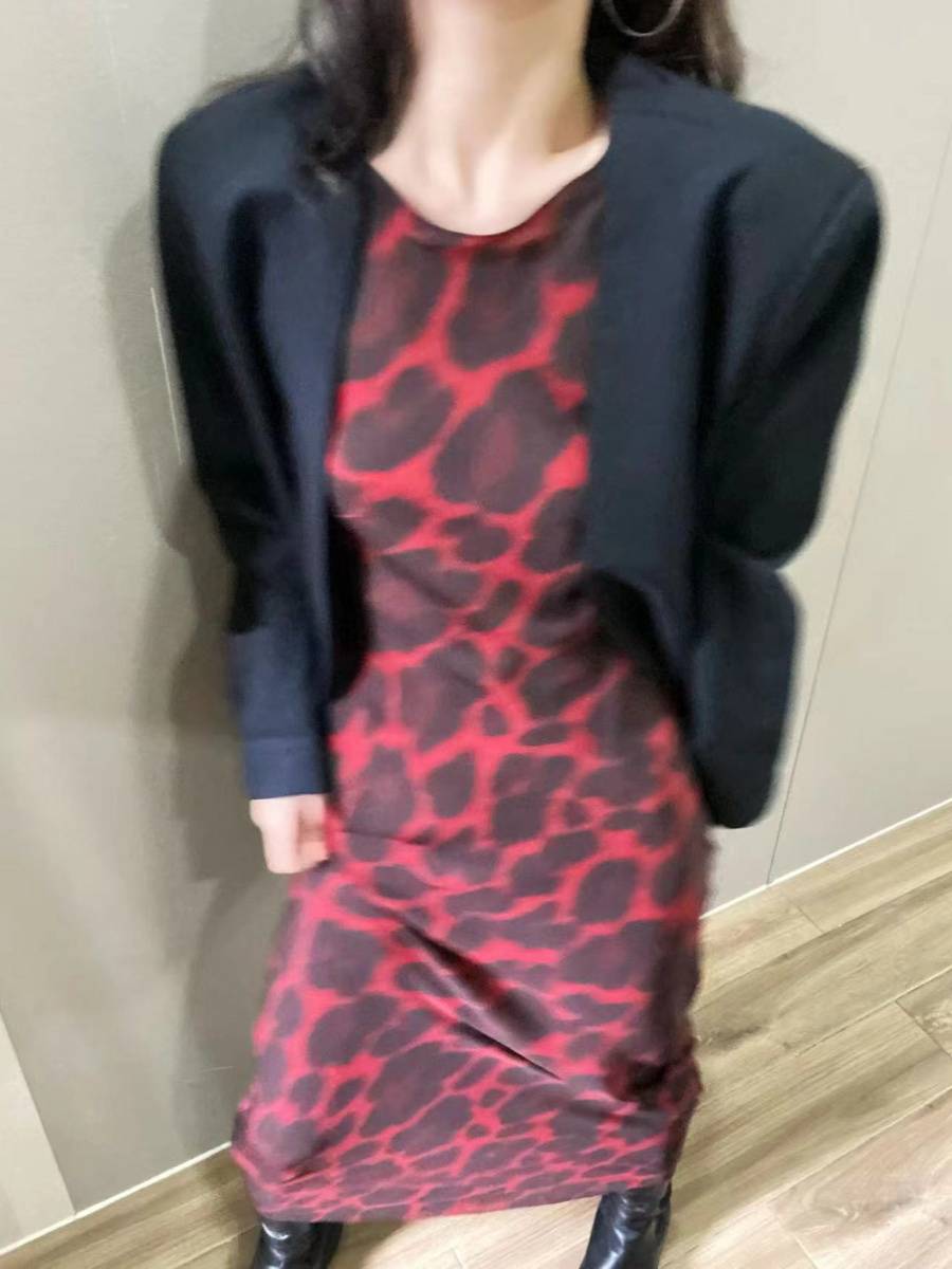 Incorrect night ~ Domi Brahma French dress red rouge leopard sleeve -fresher collar really silk long skirt