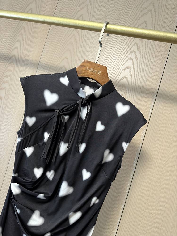 New Chinese -Silk Lisilian Pinch Folding Capital Chinese Wind Cheongsam side split sleeveless slim dressing small size