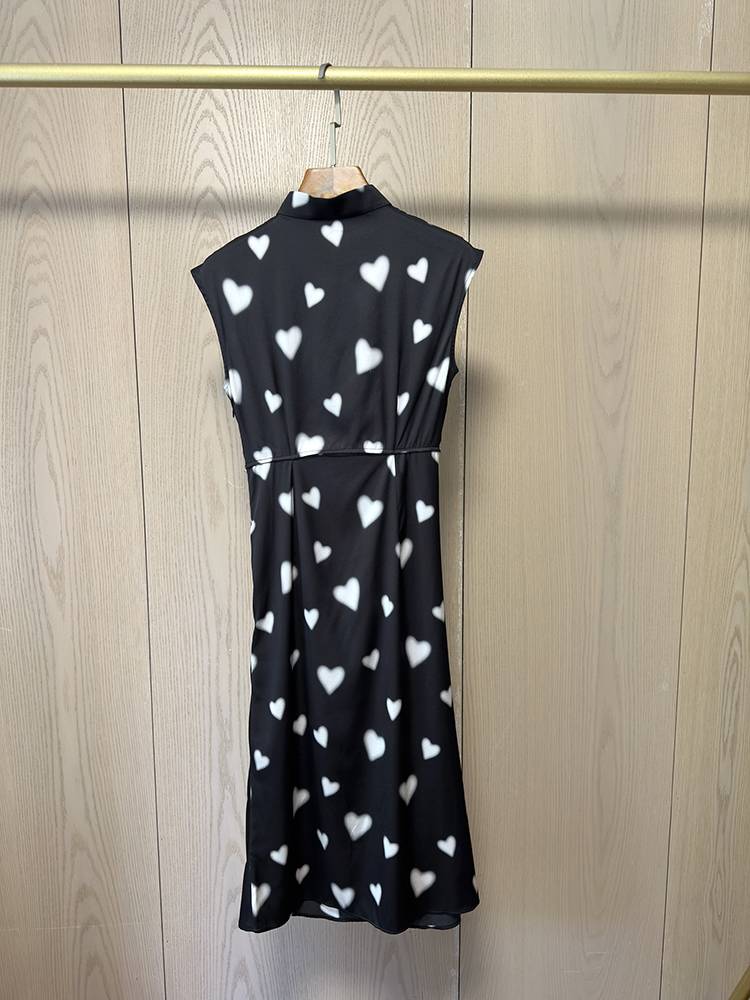New Chinese -Silk Lisilian Pinch Folding Capital Chinese Wind Cheongsam side split sleeveless slim dressing small size