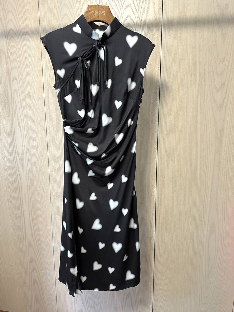 New Chinese -Silk Lisilian Pinch Folding Capital Chinese Wind Cheongsam side split sleeveless slim dressing small size