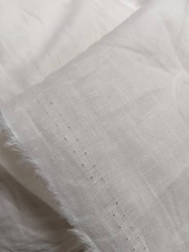 8303. Castle sand washing cotton is thin, soft, comfortable, slightly translucent half -drifting white summer clothing fabric tail goods