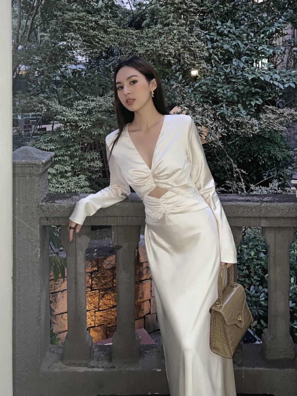 Qin Lan star is the same glossy satin dresses 2024 Early spring gentle and royal sister Fan white year