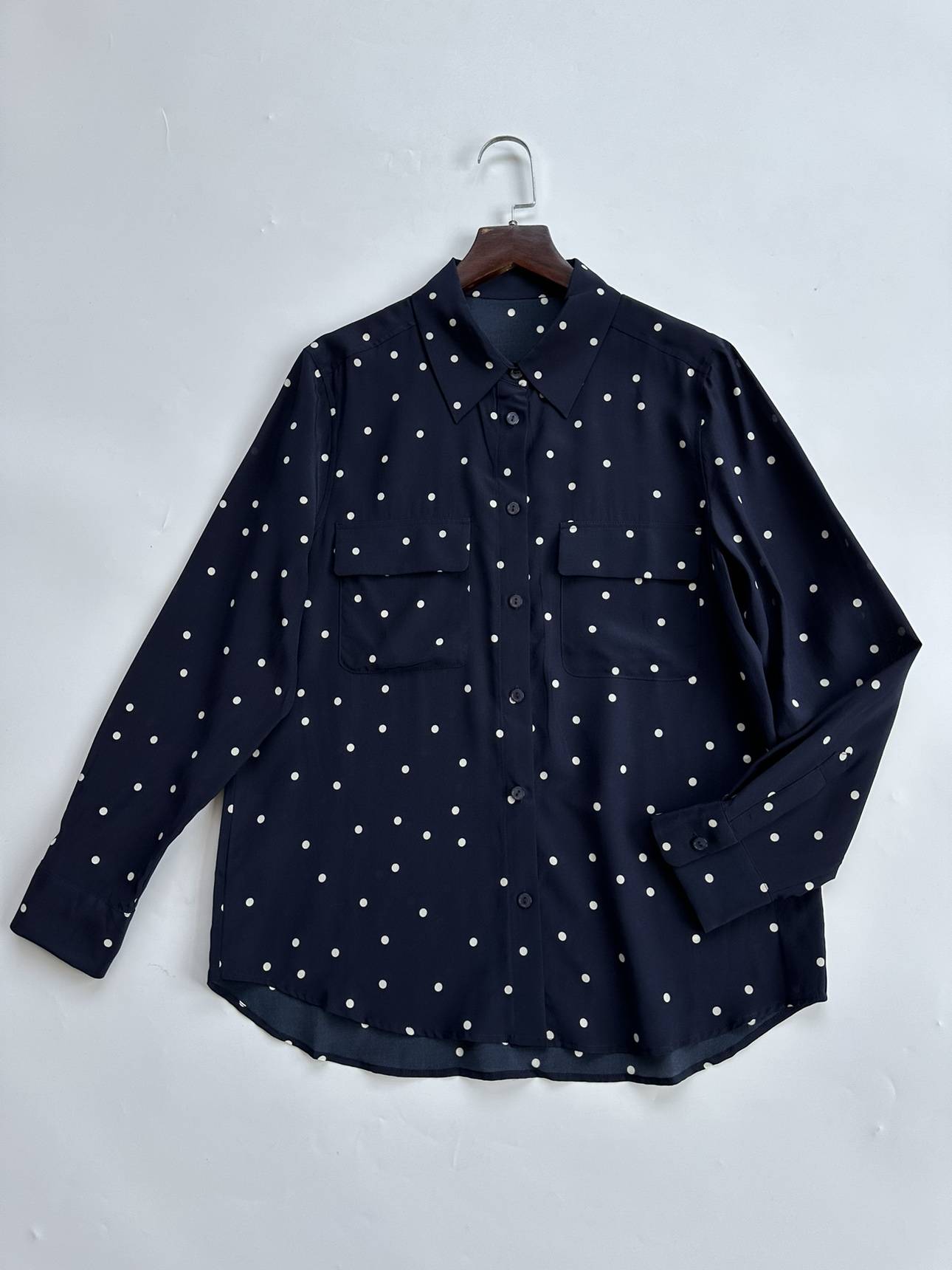 The wife is good -looking, the American E series 21 Mimi's 100%wave dot real silk double -sleeved long -sleeved shirt star