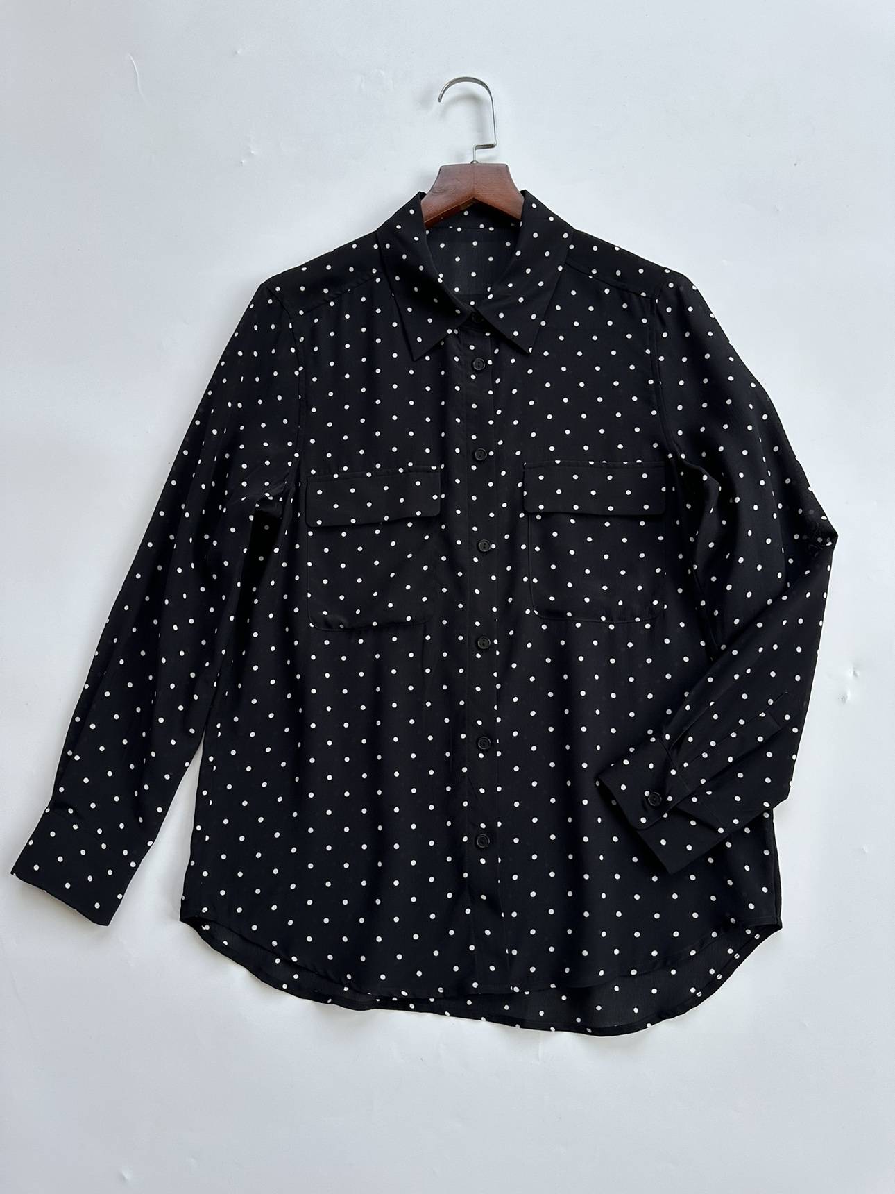 The wife is good -looking, the American E series 21 Mimi's 100%wave dot real silk double -sleeved long -sleeved shirt star