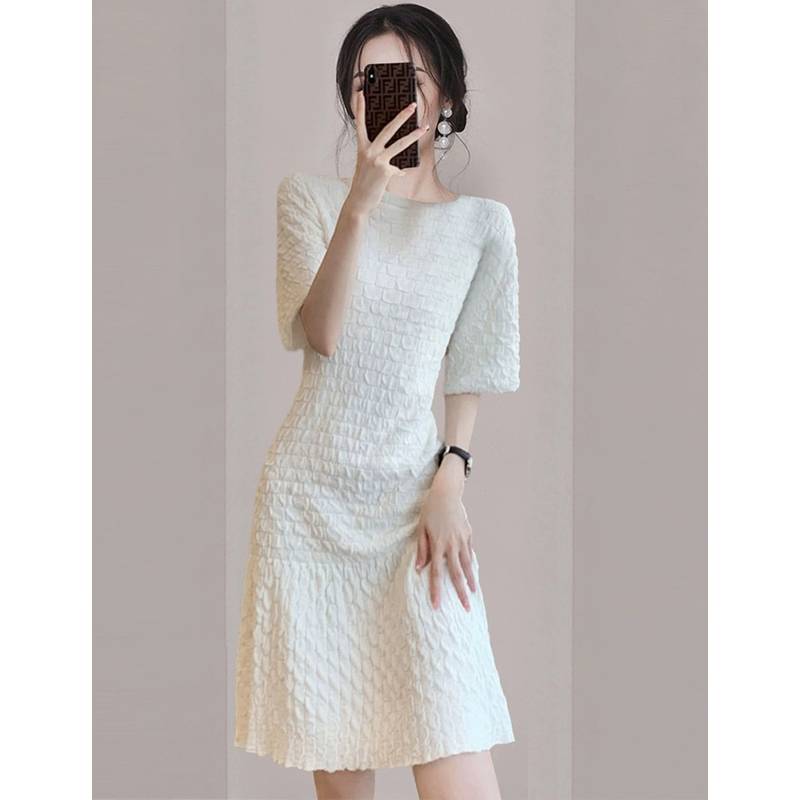Counter withdrawal of single summer women's small incense wind high -level sensory covered with belly folds, ruffle edge knitted dresses