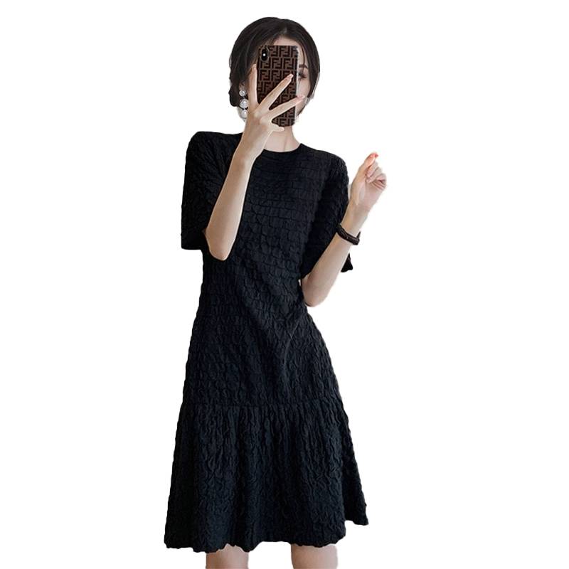 Counter withdrawal of single summer women's small incense wind high -level sensory covered with belly folds, ruffle edge knitted dresses