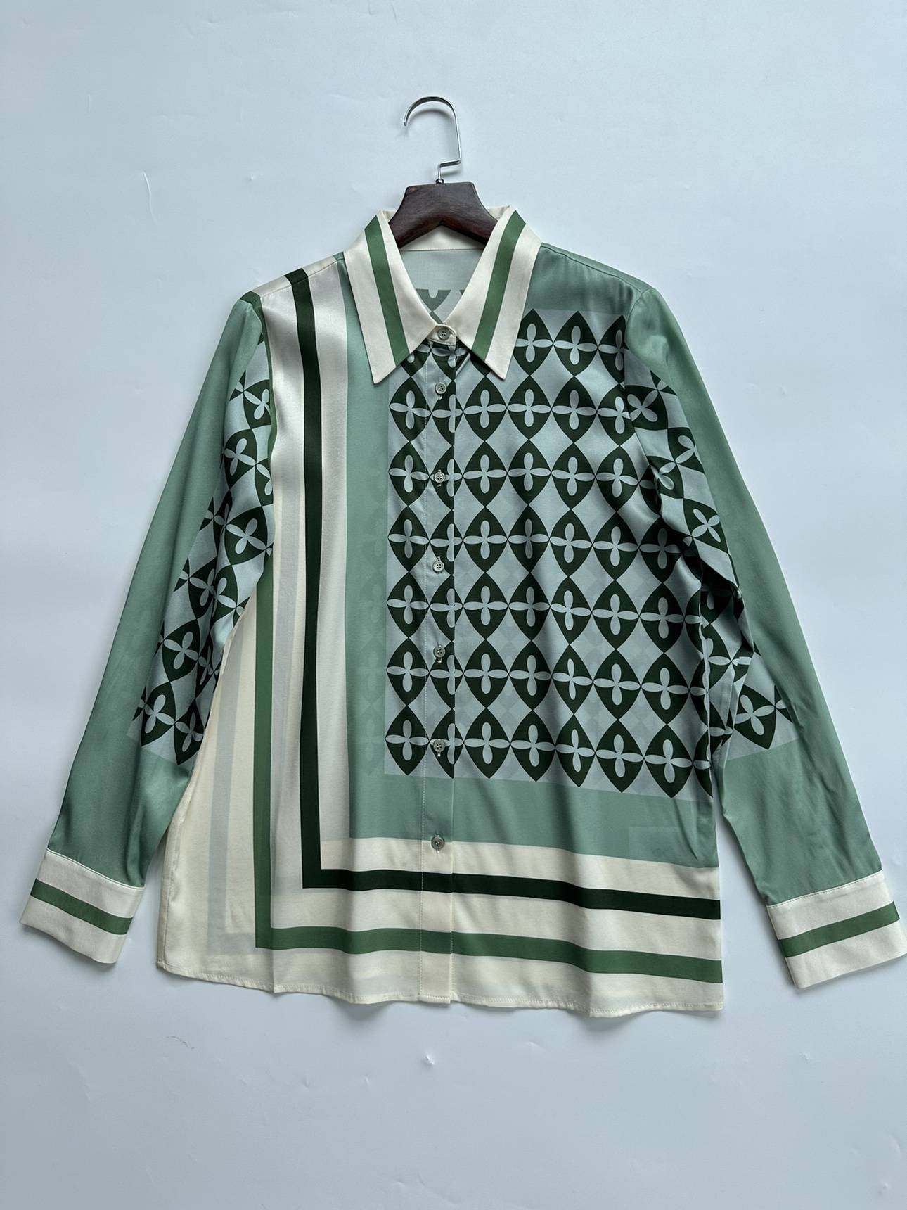 Recommended by Liangpin ~ Word of mouth win ~ donkey elasticity 21 Mimi real silk oblique silk -print long -sleeved shirt.
