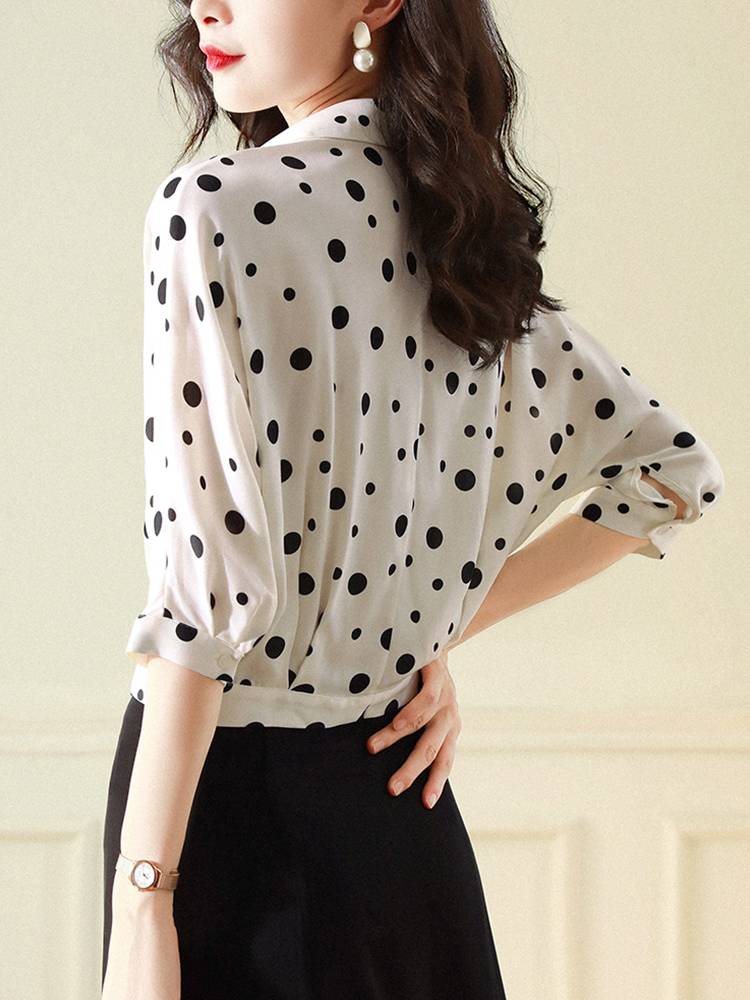 Picking up the leak counters to withdraw the tail single big -name wave dot shirt, the female summer silk silk foreign qi reduction top