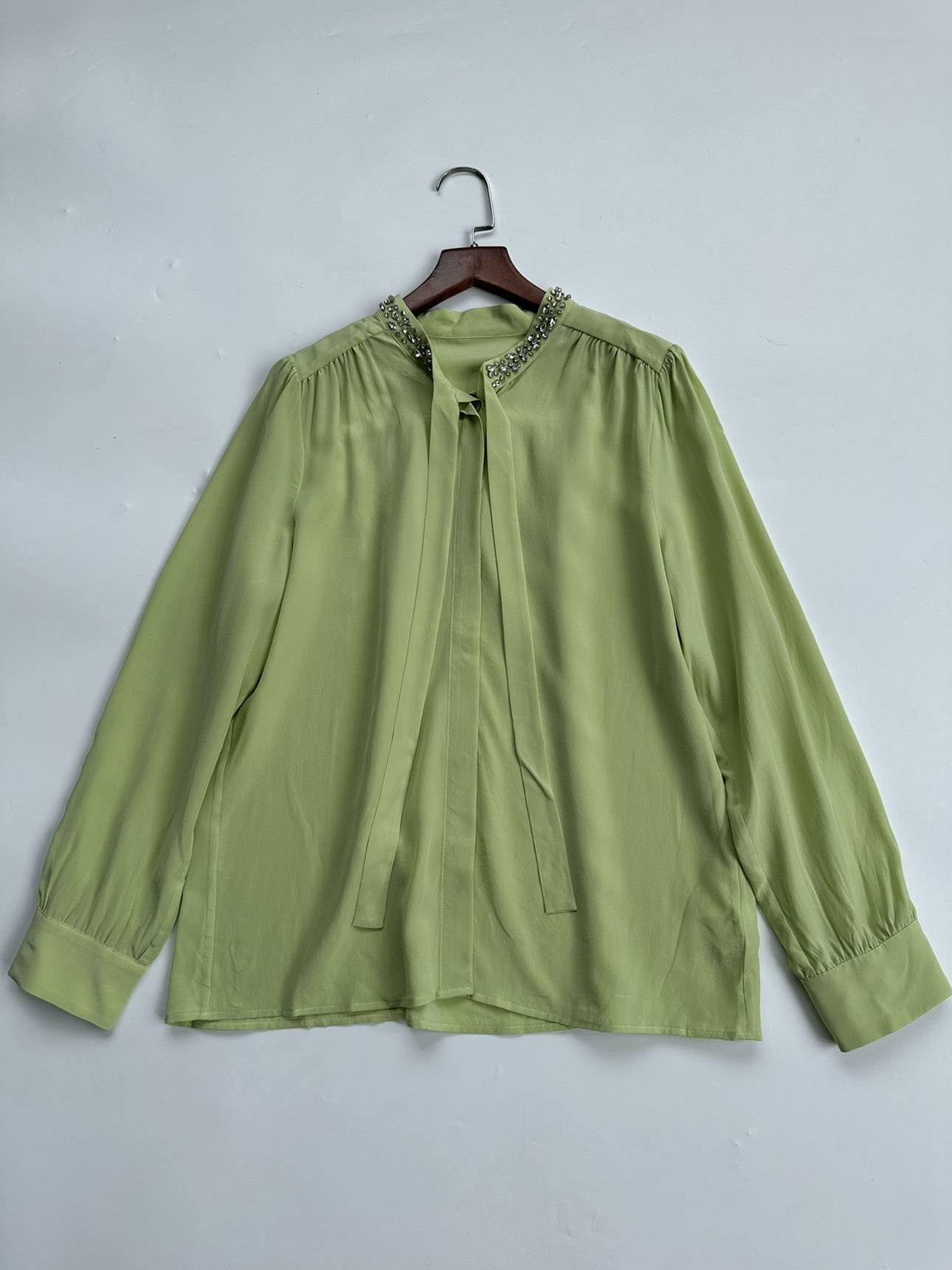 It is impossible to find it, it is the M series, the heavy worker sand washing 19 Mimi real silk double -sleeved long -sleeved beaded shirt women.