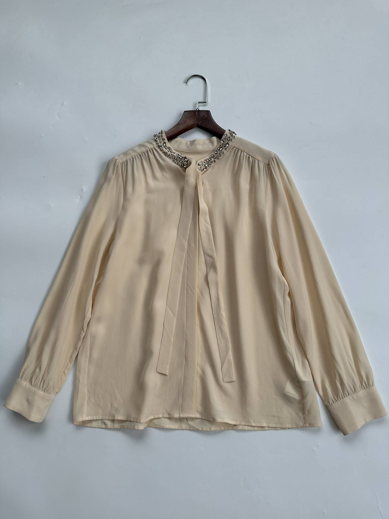 It is impossible to find it, it is the M series, the heavy worker sand washing 19 Mimi real silk double -sleeved long -sleeved beaded shirt women.