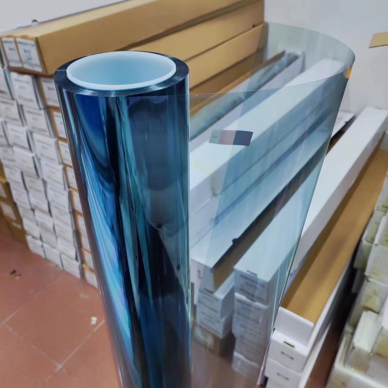 Factory Price 70%VLT Chameleon Tint Film Light Color Blue Solar Window Tint Film with 1.52*30m Car Films in Stock PET Solax 70%