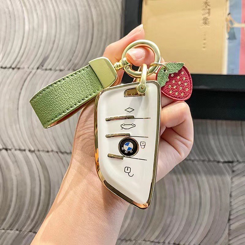 Wholesale Hot Sale Cute Cartoon Leather Car Key Hanging Trinket Leather Luxury Keyring Female Fashion Strawberry Fruit Key Chain