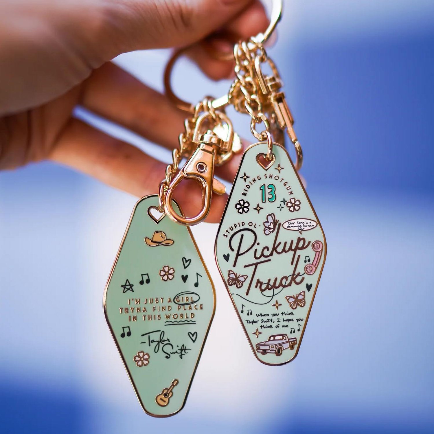 Getaway Car Taylor Motel Metal Keyrings,Swifties Car Keys Accessories,Mini Motel Enamel Keychain For Swiftie Fans Gift