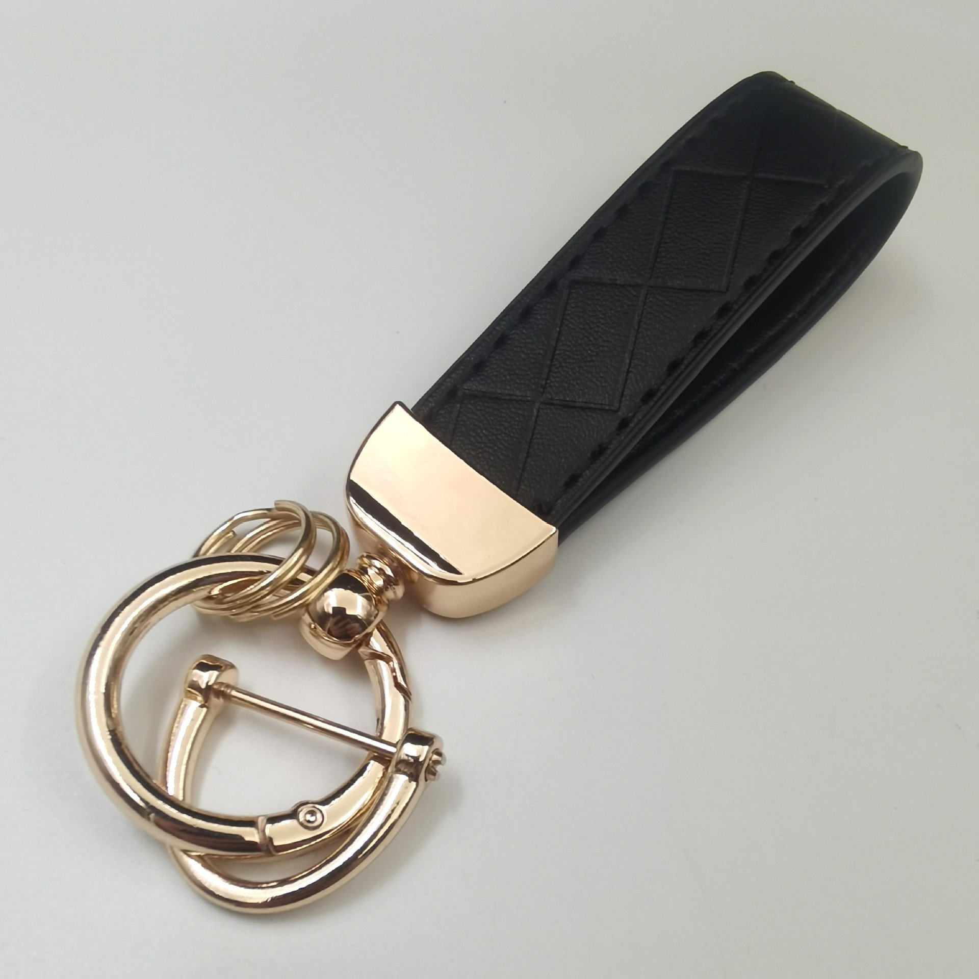 Car keychain Fashion accessories for men and women diamond shape creative leather rope bag key chain small gift