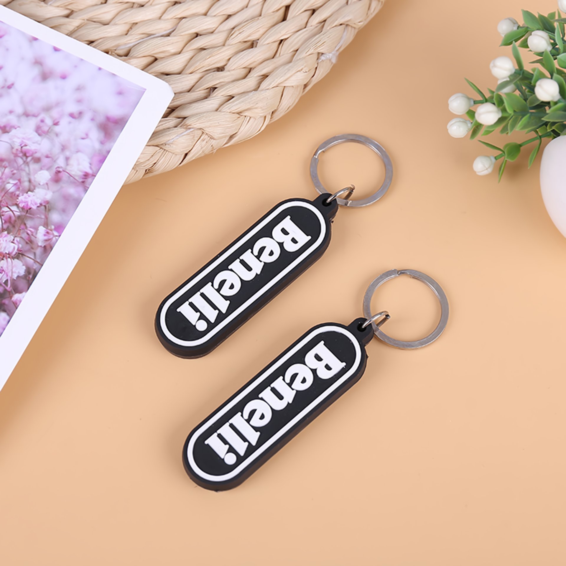 Personalized keychain custom logo letter name keyrings pvc rubber silicone key ring logo key chain